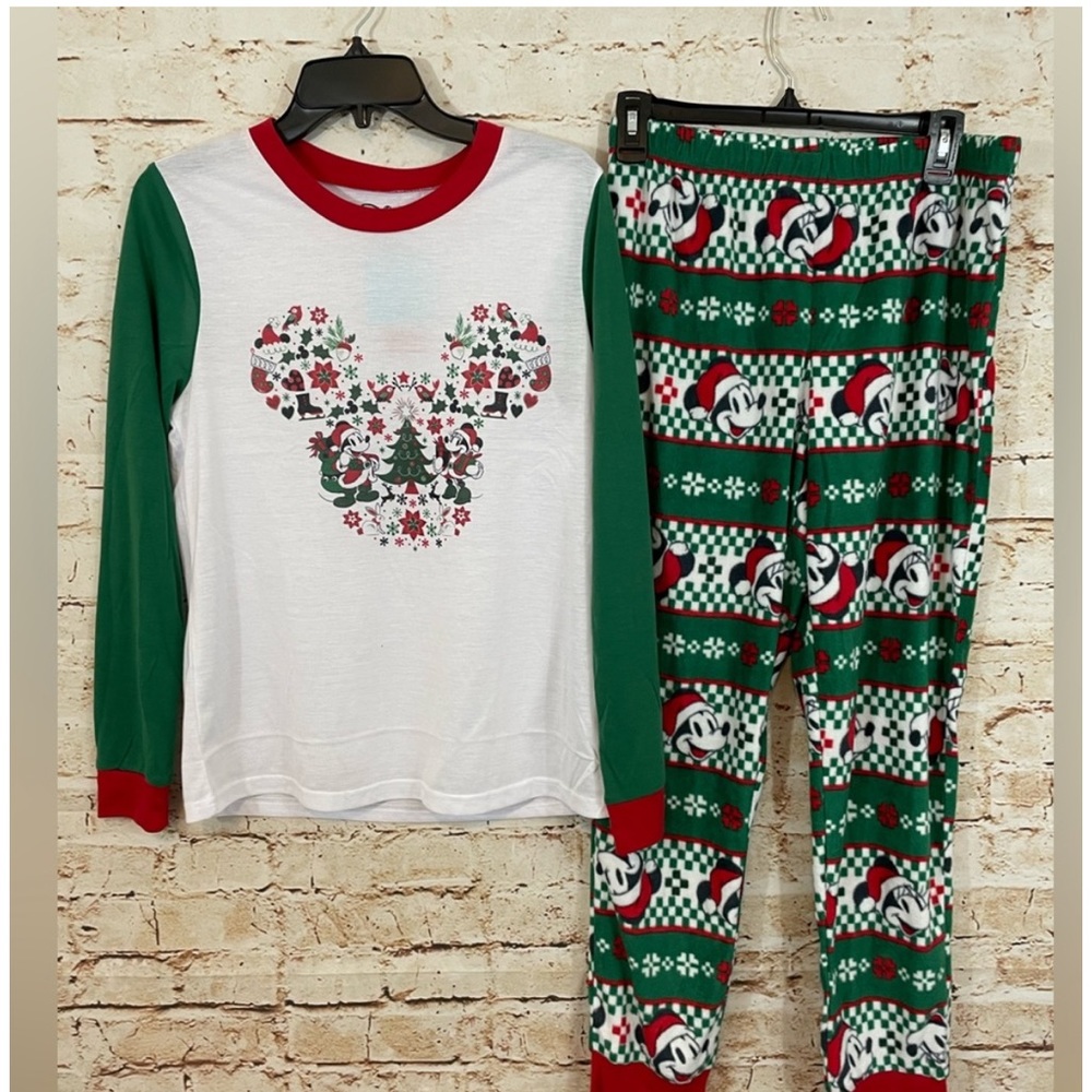 Brand new festive Disney Holiday Mickey Mouse pajama set!!